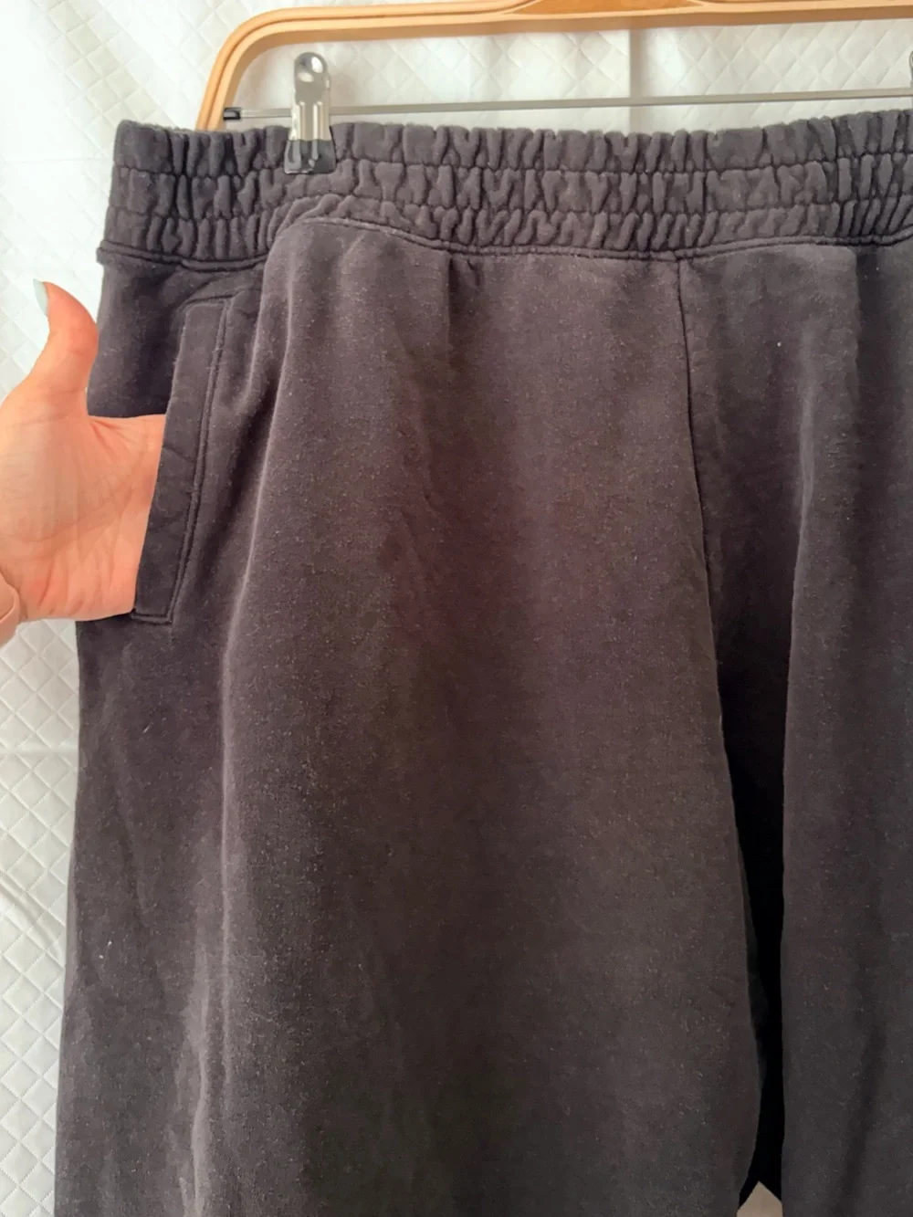 Men's Black Relaxed-Fit Elastic Waist Jogger Pants